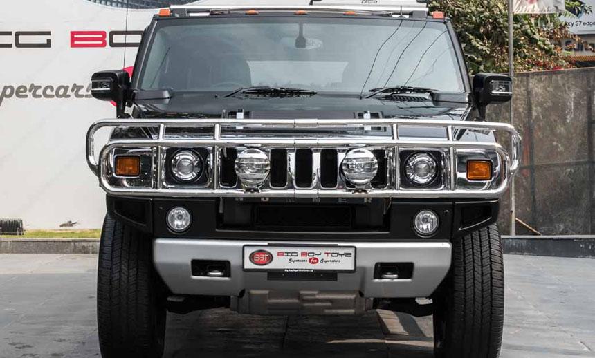 Hummer H2: The superlative creature