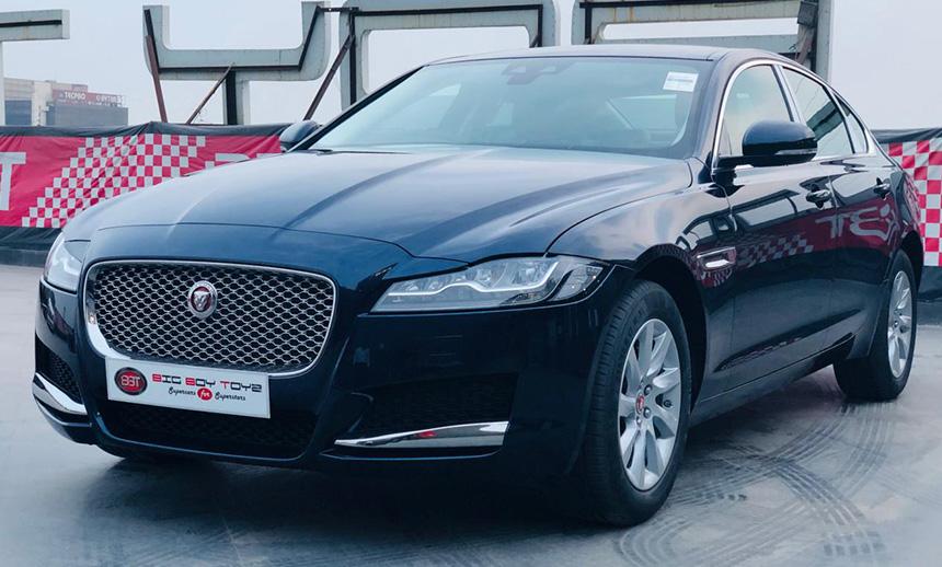 Jaguar XF Prestige: One in All