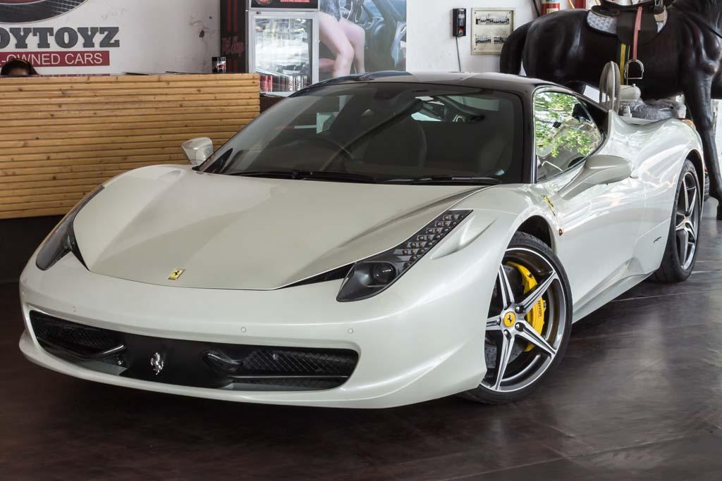 Ferrari 458 Italia Front left side