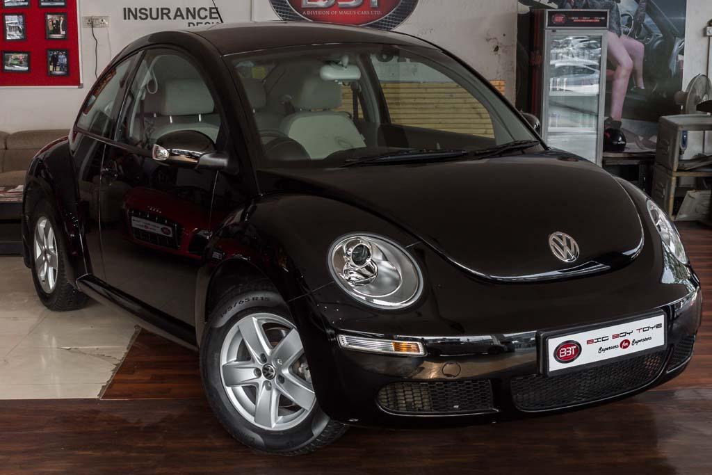 Volkswagen Beetle front right side view