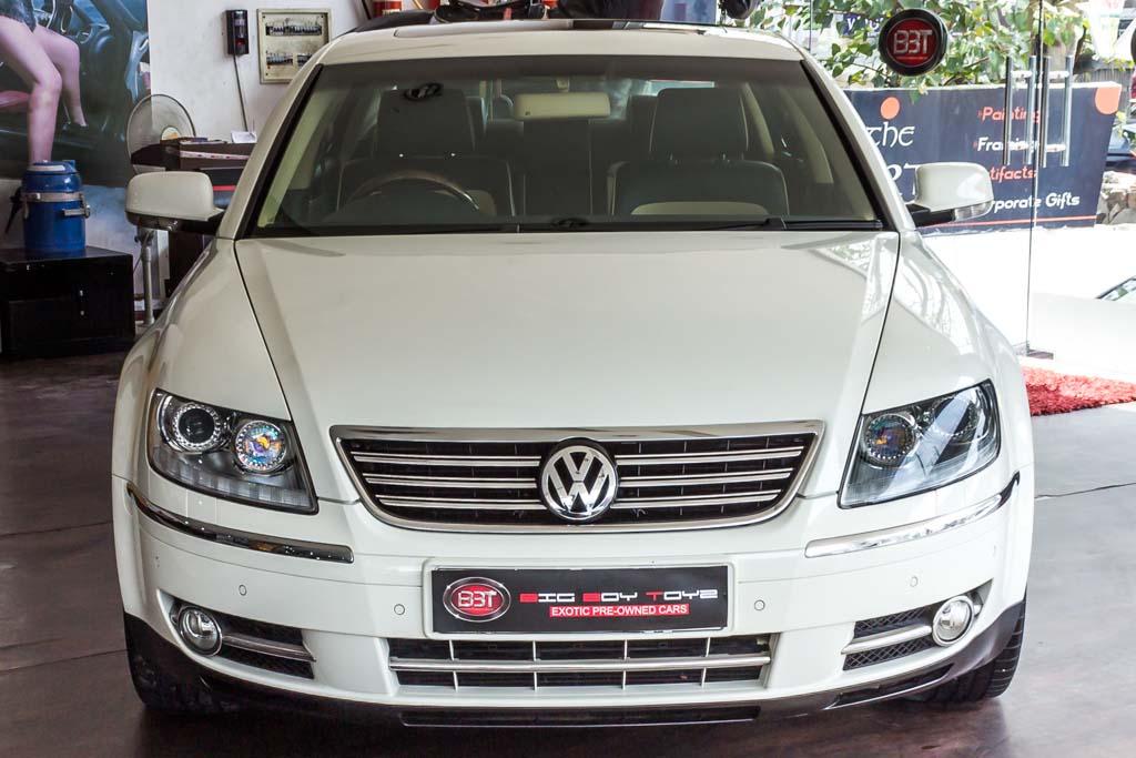 Volkswagen Phaeton Front view