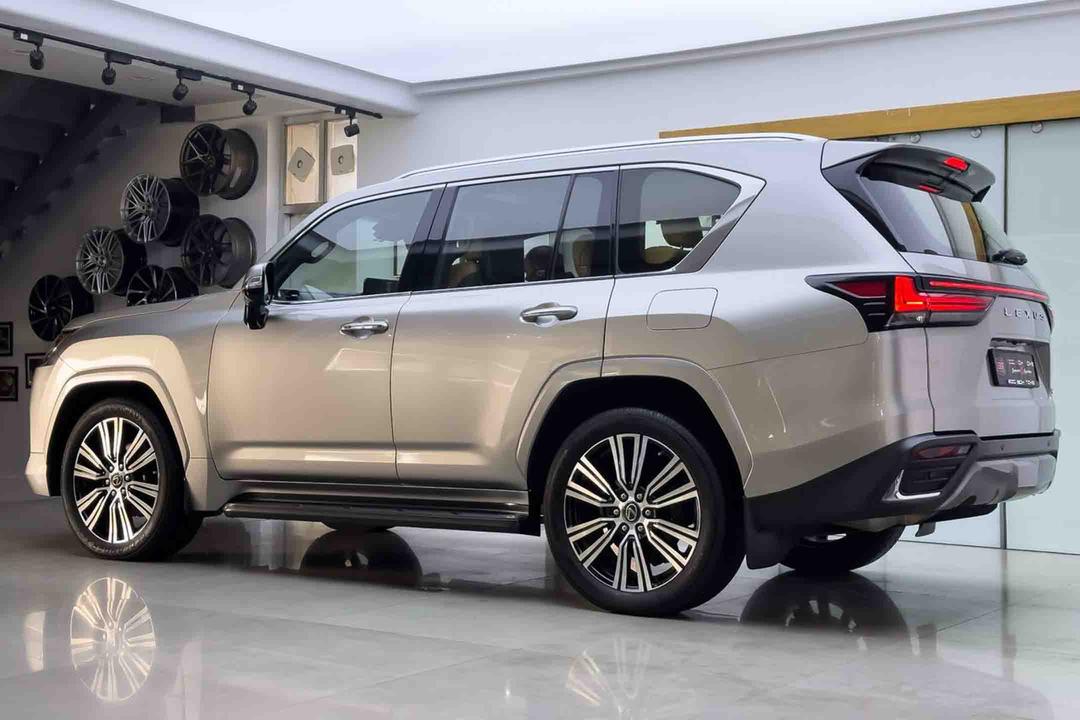Lexus LX500d
