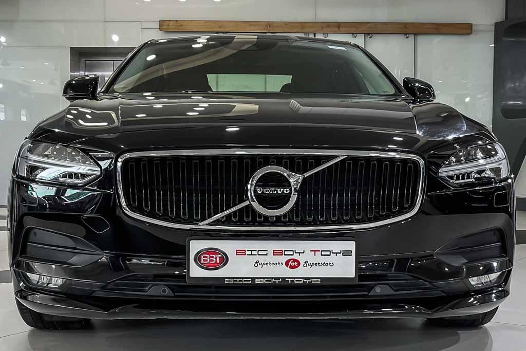 VOLVO S90 Momentum