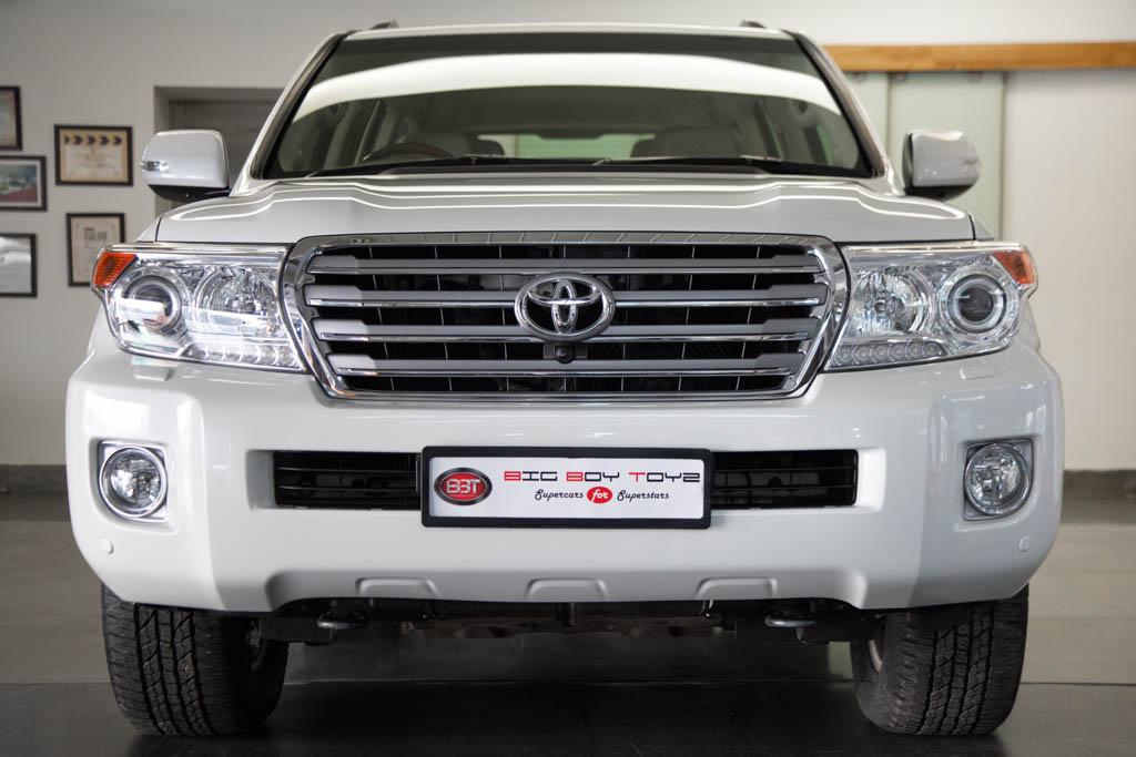 TOYOTA LAND CRUISER LC200