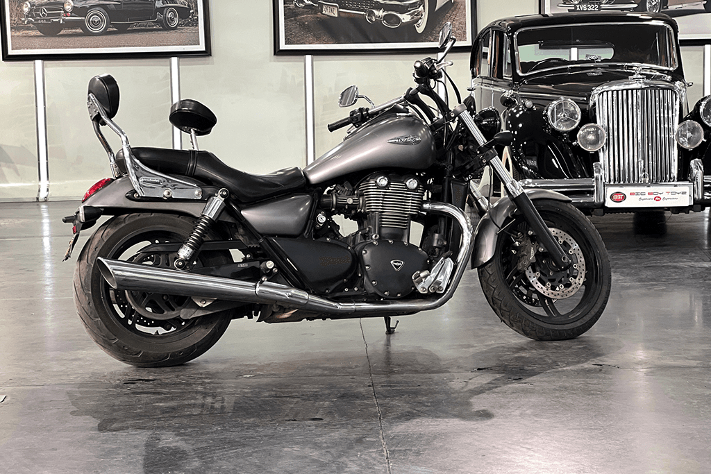 Triumph Thunderbird Storm