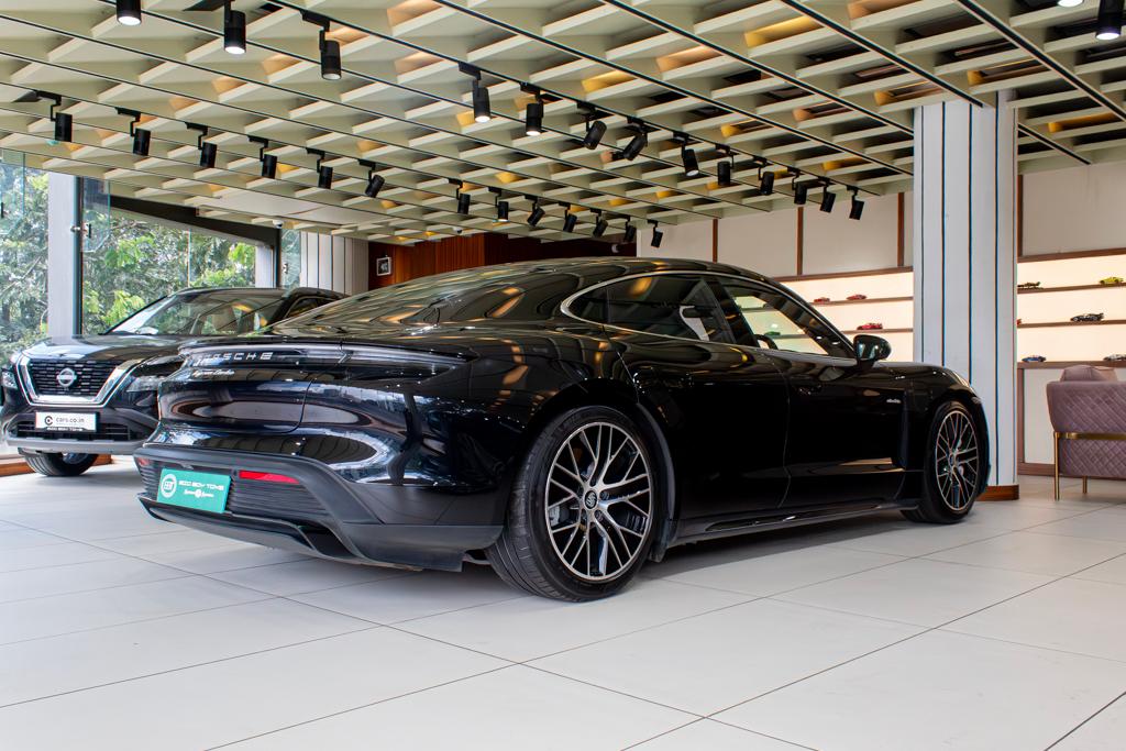 Porsche Taycan Turbo 
