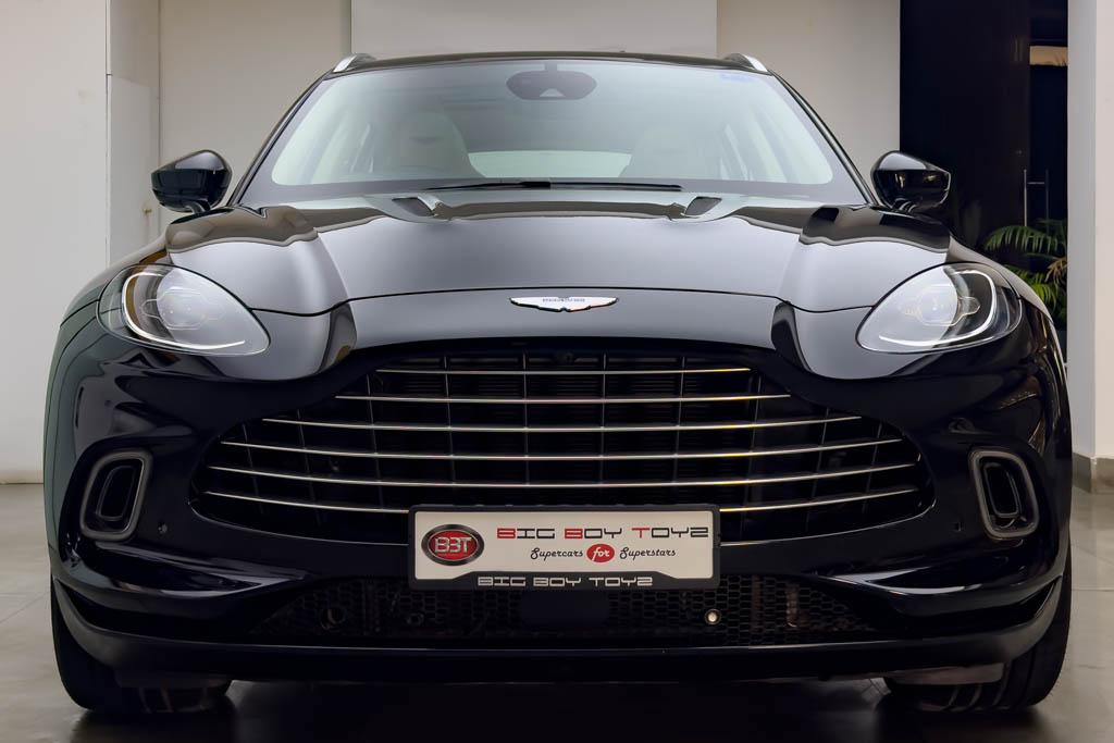 ASTON MARTIN DBX