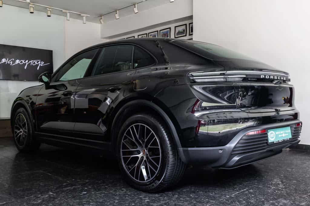 Porsche Macan EV 