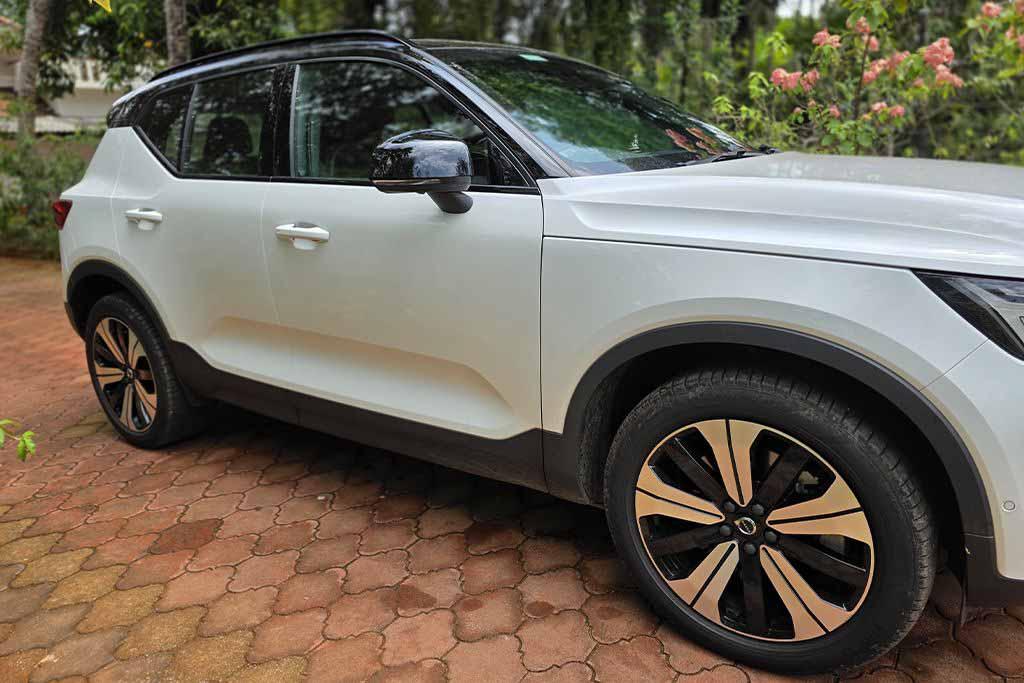 VOLVO XC40 RECHARGE P8