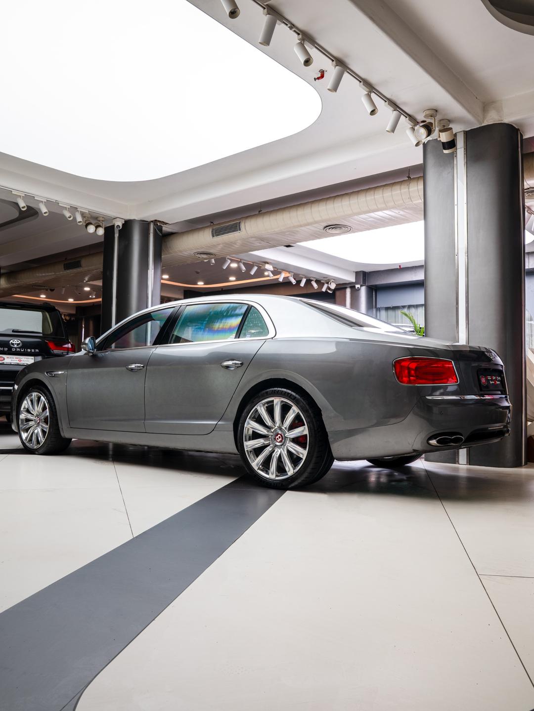 Bentley Flying Spur V8 