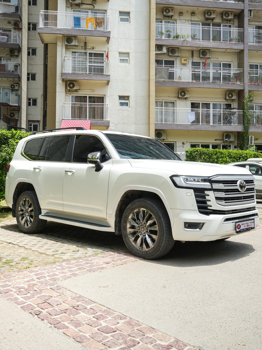 TOYOTA LAND CRUISER LC300