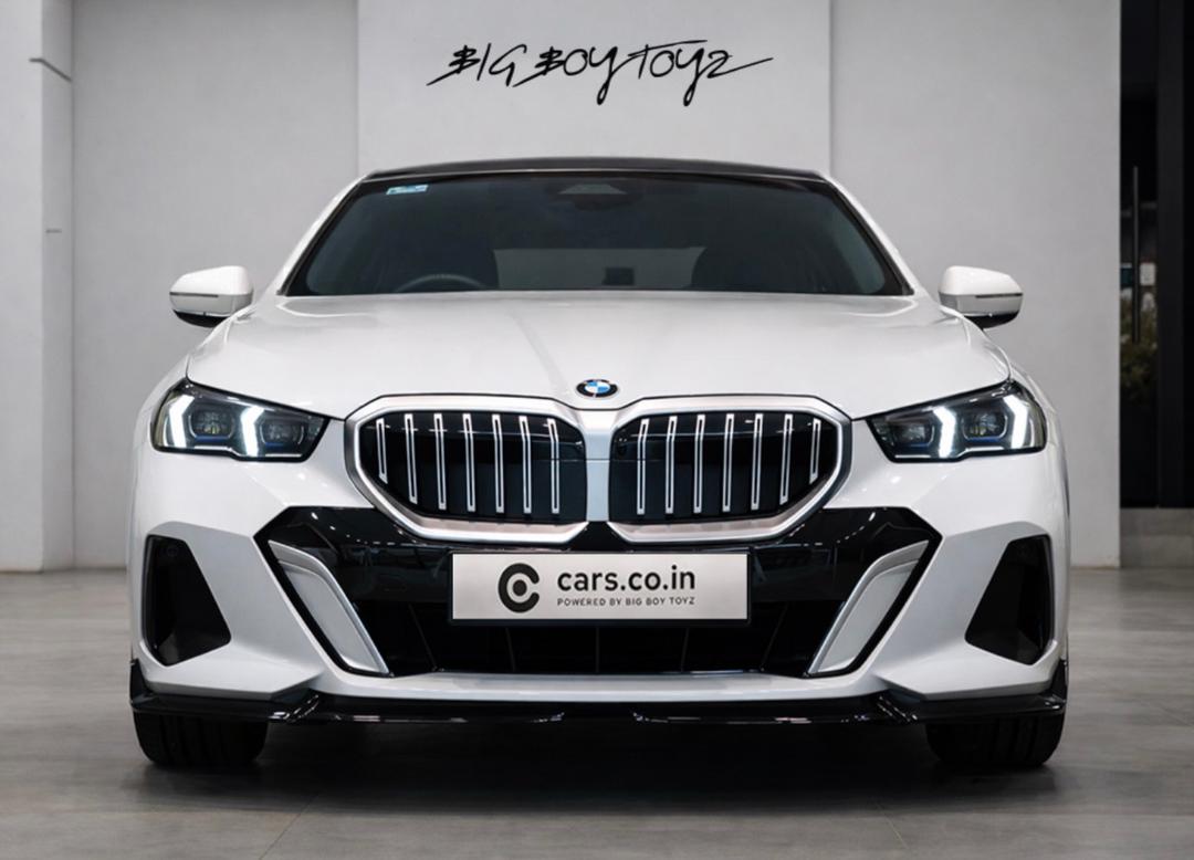 BMW 530Li LCI Sky Lounge 