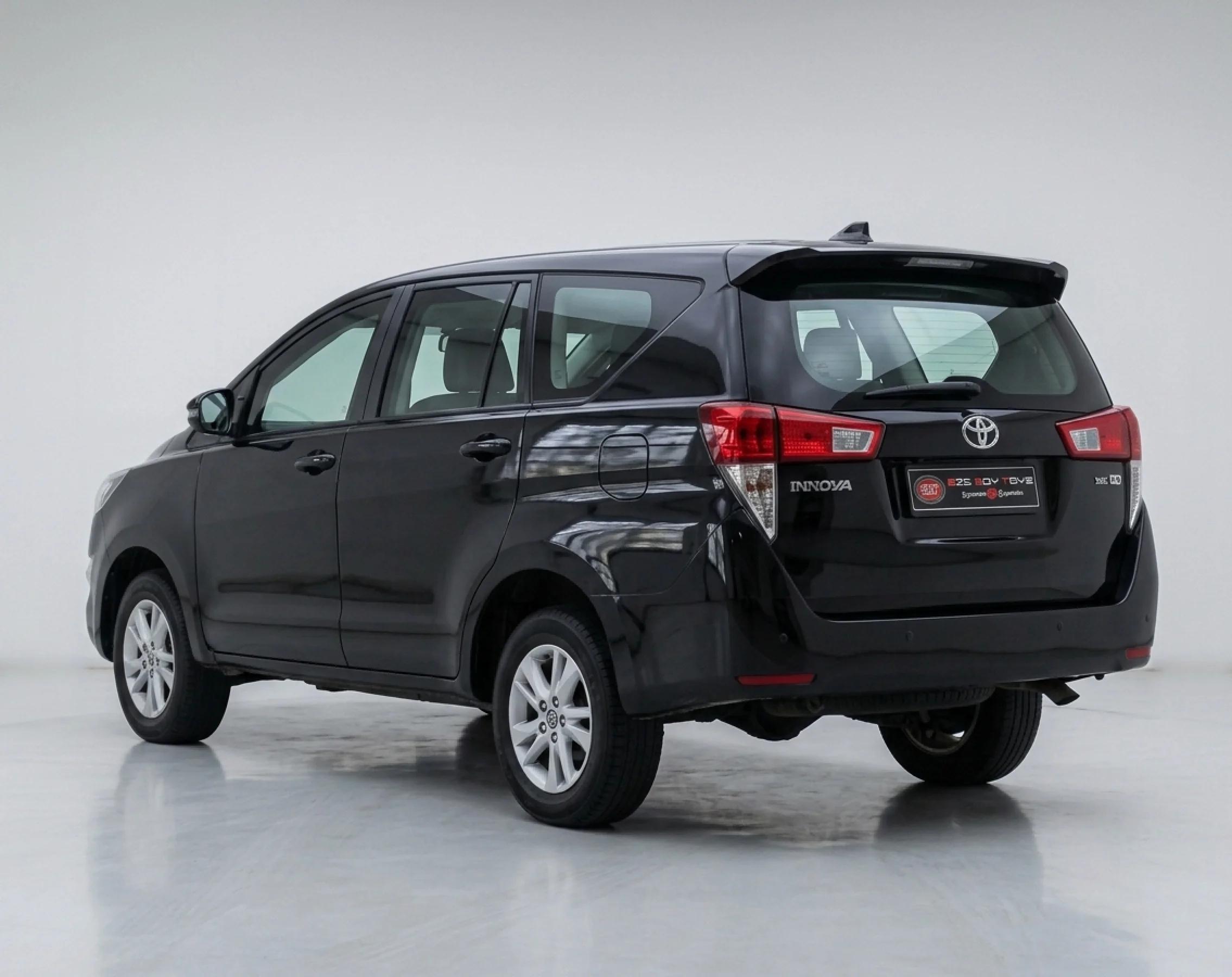 Toyota Innova Crysta / HyCross - image 3