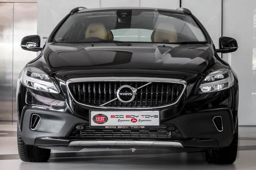 2016 Used Volvo V40 Inscription Cross Country