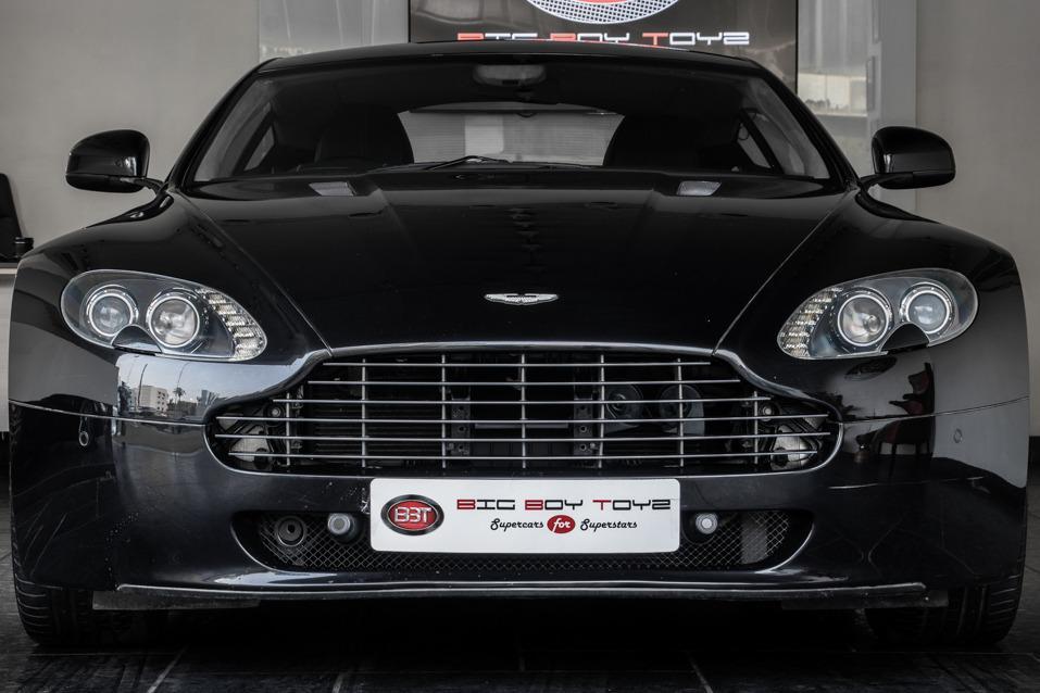 Aston Martin Vantage V8