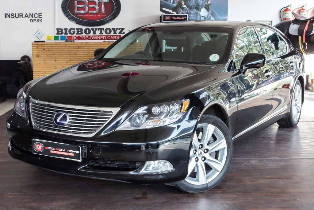 Lexus LS 600h L front left view