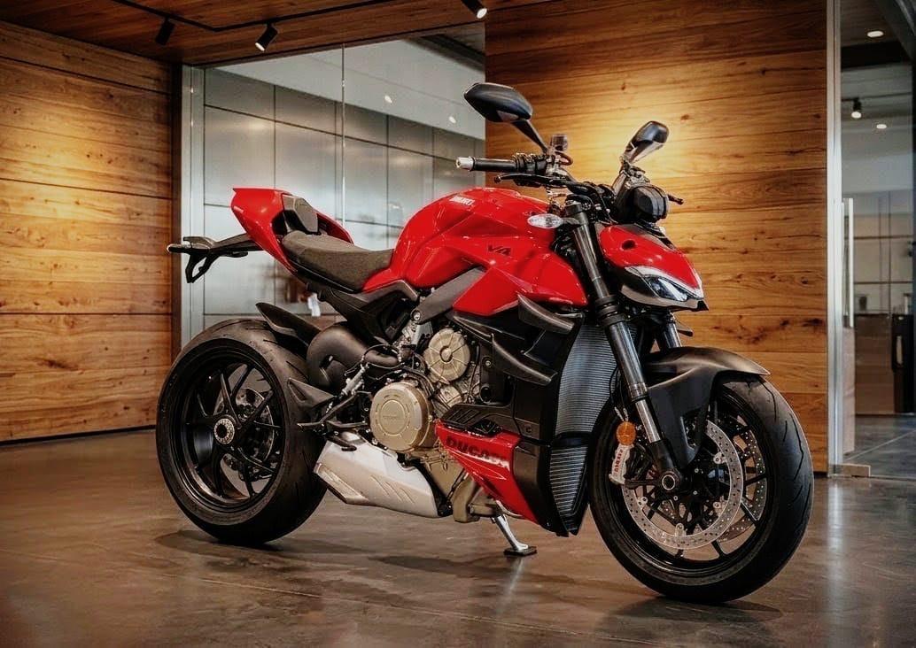 Ducati Street Fighter V4